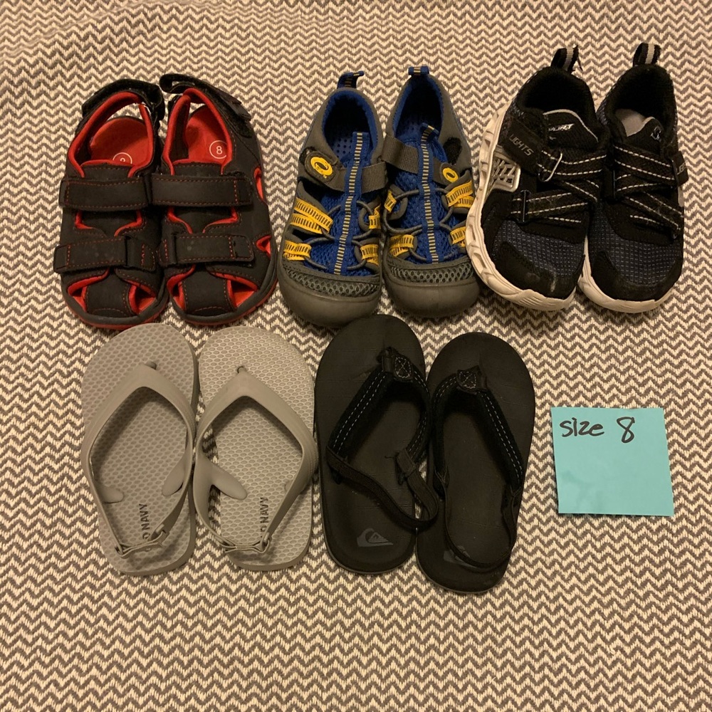 5️⃣ pair of kids shoes - size 8